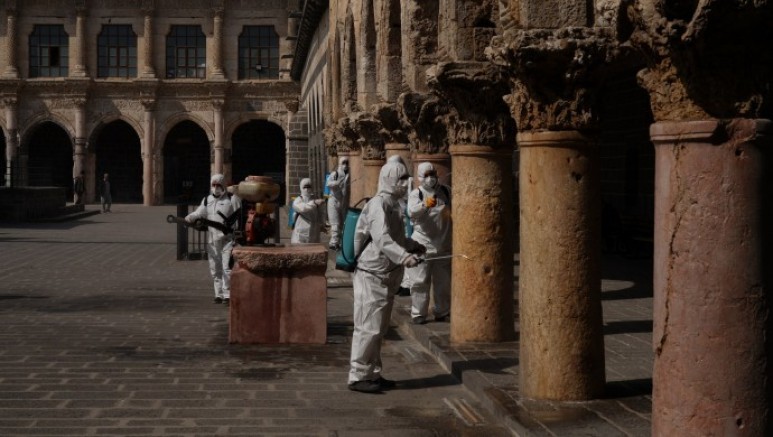 Diyarbakır’da kayyum Camileri dezenfekte etti, cemevi ve kiliseler edilmedi 