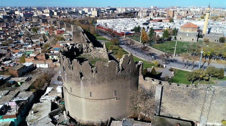 Diyarbakır’da koronavirüs uyarıları Türkçe ve Kürtçe yapılacak