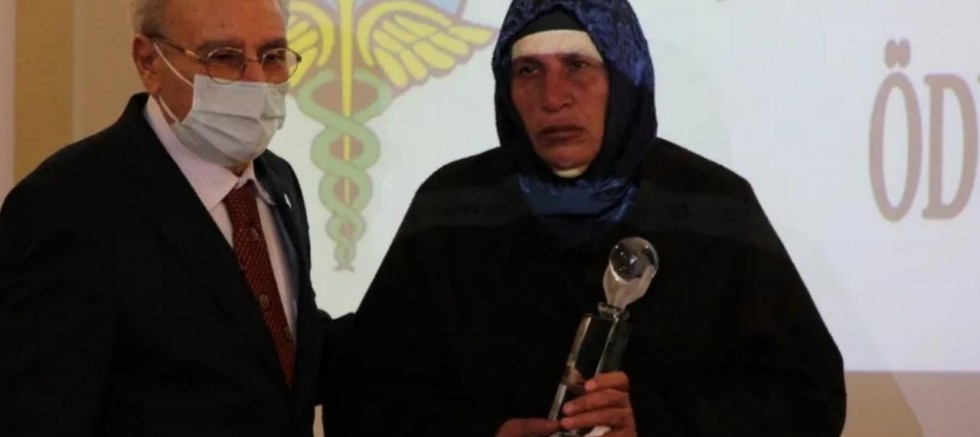 Diyarbakır Tabip Odasından Emine Şenyaşar'a 'Barış, Dostluk ve Demokrasi Ödülü'