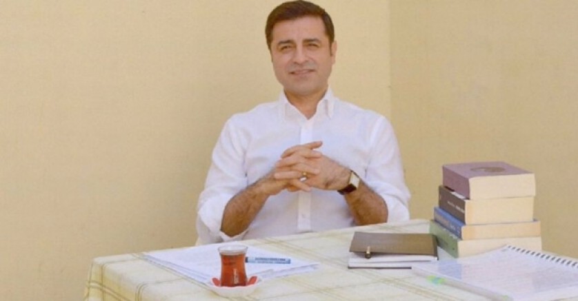 Doktorlar tartışmasına Selahattin Demirtaş ve Selçuk Mızraklı da katıldı: Gitmesi gerekenleri hep birlikte, sandıkta gönderelim