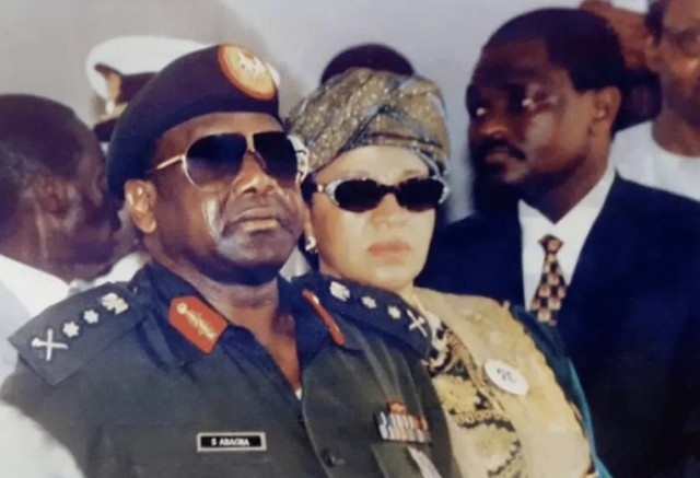 Dönemin diktatörünün yurt dışına kaçırdığı 322 milyon dolar halka dağıtıldı