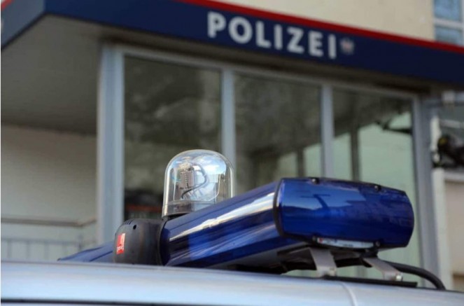 Dornbirn'de Polise bıçaklı saldırı girişimi: Saldırgan olay yerinde vurularak etkisiz hale getirildi