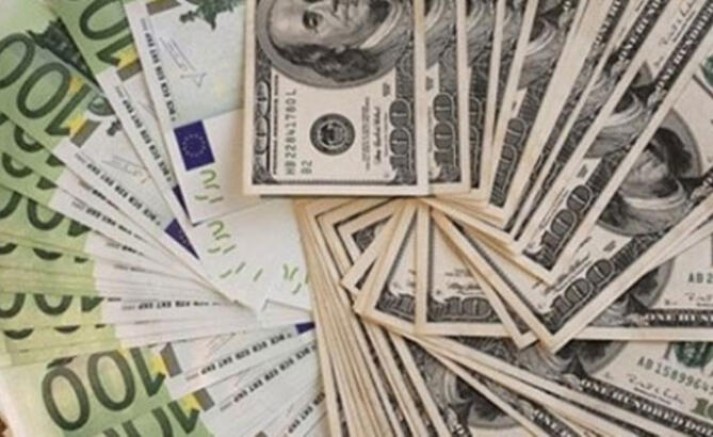 Dövizde sular durulmuyor: Dolar 7.77'yi, euro 9.05,85 oldu 