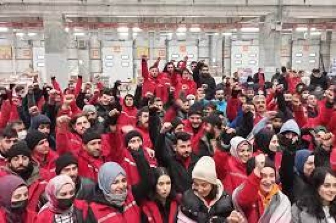 Dün gözaltına alınan Migros işçileri tekrar bir arada