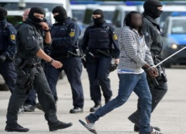 Gece yarısı ev baskınlarını Düsseldorf İdare Mahkemesi kabul edilemez buldu 