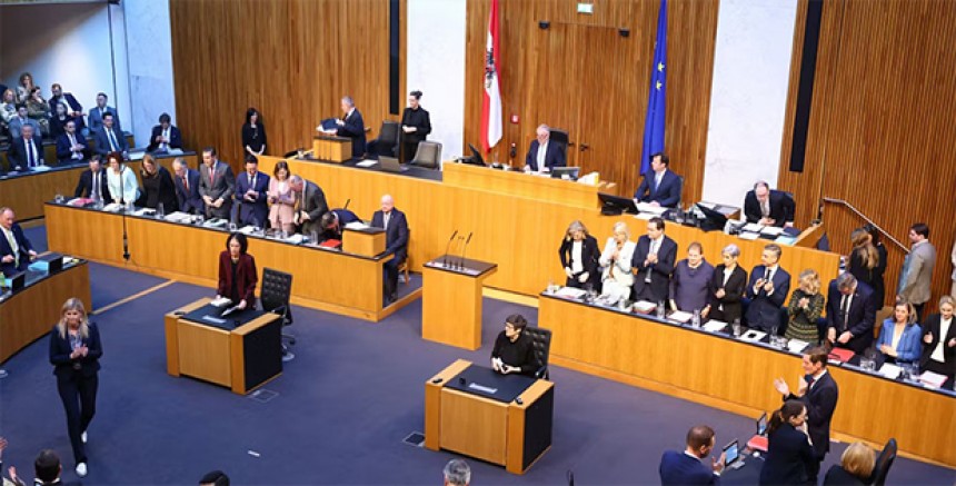 Emekliden Tasarruf İsteyen Siyasetçiler Sıra Kendilerine Gelince Unuttu