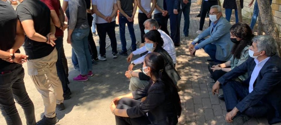 Emine Şenyaşar ile oğlu Ferit Şenyaşar bir kez daha gözaltına alındı
