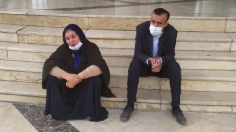 Emine Şenyaşar Urfa Adliyesi önünde oturma eylemine başladı