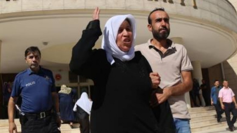 Emine Şenyaşar ve oğlu Ferit Şenyaşar, gözaltına alındı