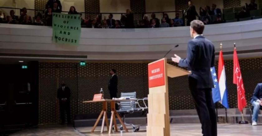 Emmanuel Macron Hollanda’da protesto edildi | ‘Şiddetin ve ikiyüzlülüğün başkanı’