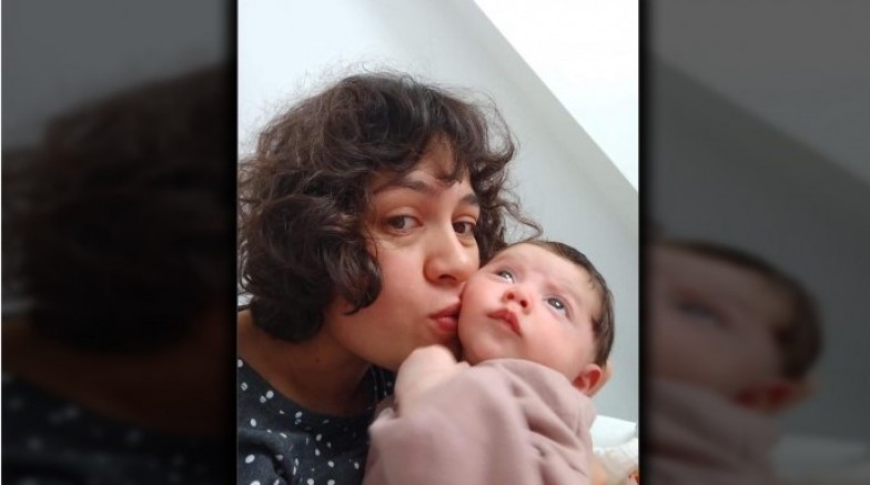 Emzirilmek için getirilen bebeğe çıplak arama