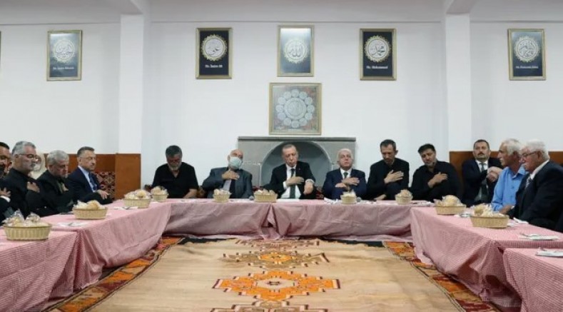 Erdoğan, Hüseyin Gazi Türbesi'ni ve Cemevi'ni ziyaret etti