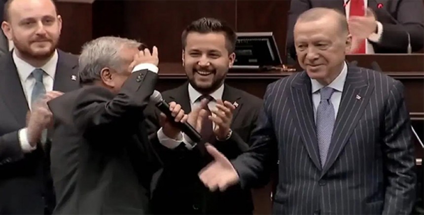 Erdoğan Rozetlerini Taktı: 3 Milletvekili AKP’ye Katıldı