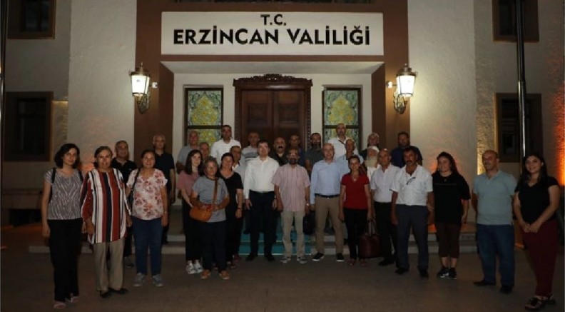 Erzincan vali yardımcısı Ömer Özbay, bazı Dede ve Denek başkanlarını törenle Nevşehir’e uğurladı 