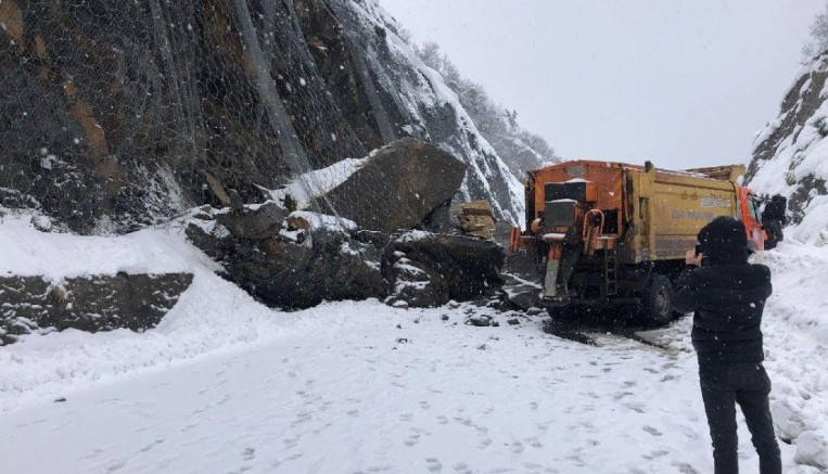 Erzurum'da çığ düştü: 2 kişi kar altında kalarak yaşamını yitirdi