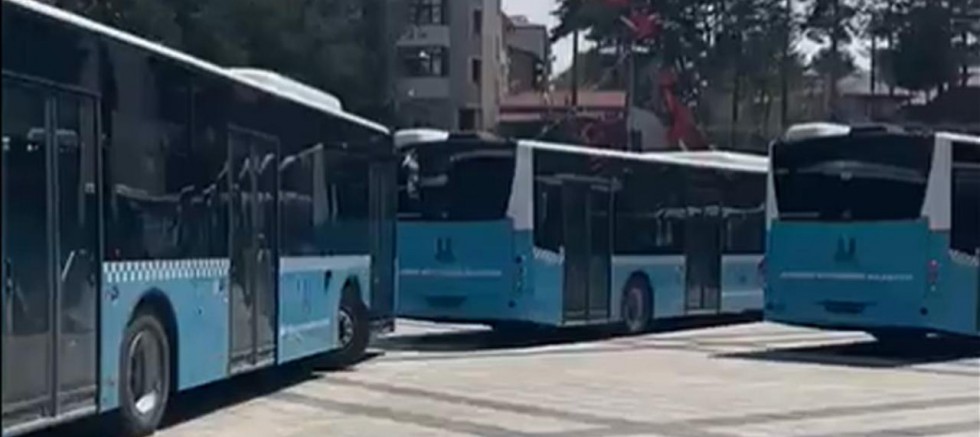 Erzurum’un AKP'li belediyesi İmamoğlu'nun mitin yapacağı alanı otobüsle kapattı 