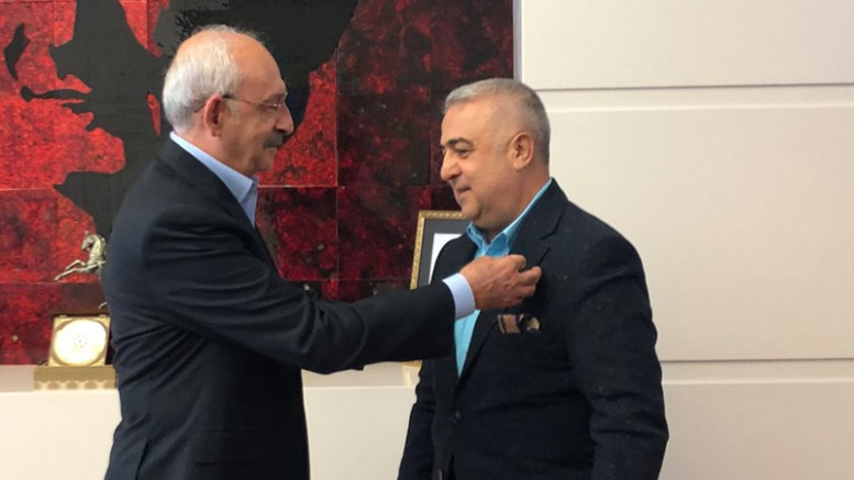 Eski AKP’li vekil CHP'ye katıldı