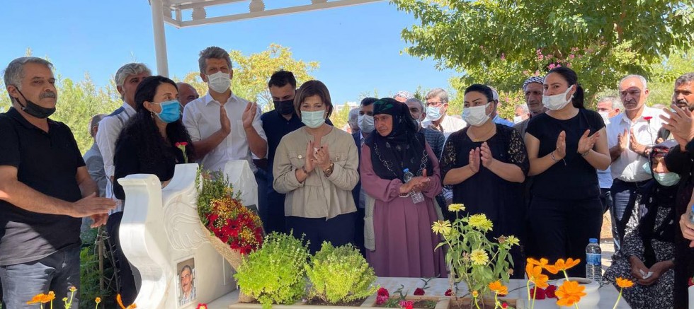 Eski HDP’li vekil İbrahim Ayhan mezarı başında anıldı