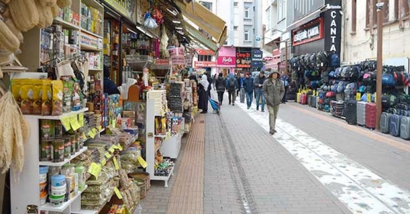 Esnaf sokağa çıkıyor