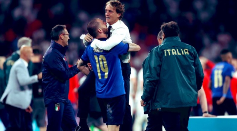 EURO 2020'de İtalya - İngiltere'yi penaltılarla 3-2 yenerek Avrupa şampiyonu oldu 