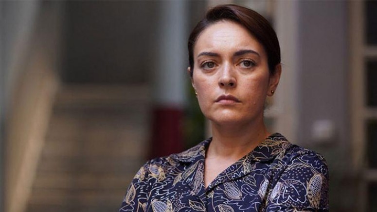 Ezgi Mola isyan etti: Alın taksinizi başınıza çalın