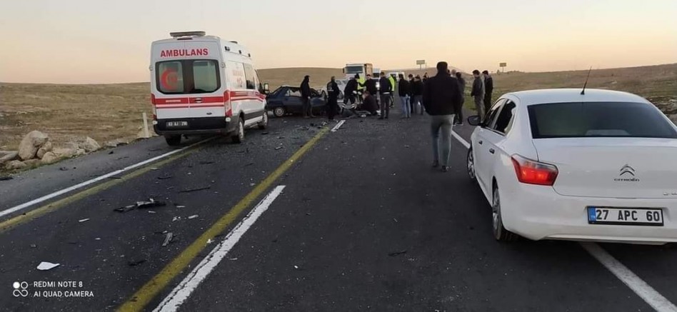 Feci kazada araçlar kafa kafaya çarpıştı: 2 ölü