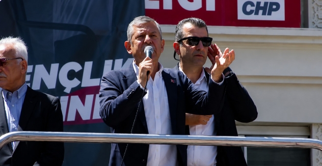 Özgür Özel Güvenpark'tan Anıtkabir'e Yürüyor: “Bu Yürüyüş İktidar Yürüyüşünün İlk Adımıdır
