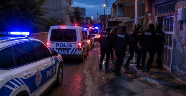 Diyarbakır'da Uyuşturucu Operasyonu: 31 Gözaltı, 1 Milyon 755 Bin Kök Kenevir Ele Geçirildi