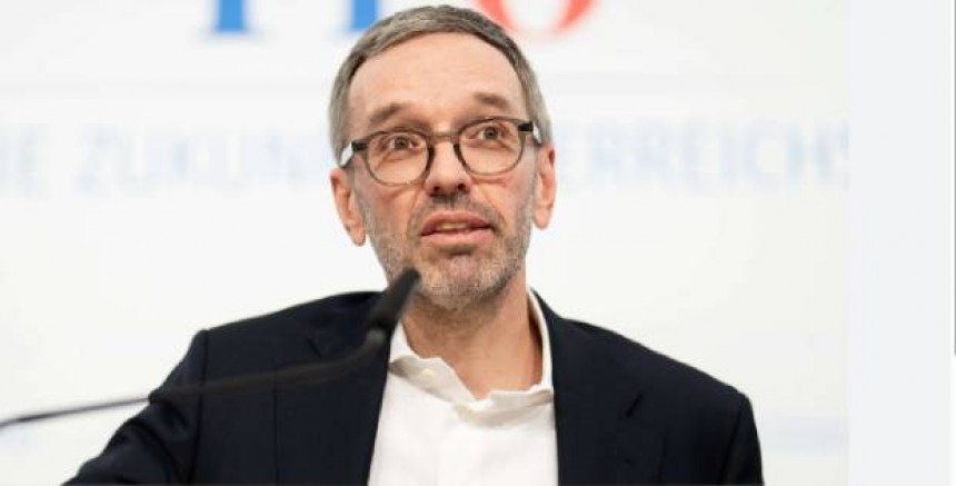 FPÖ Anketlerde Önde: Avusturya Demokrasisinin Geleceği İçin Büyük Tehlike