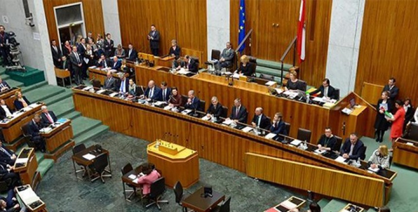 FPÖ ve NEOS'tan Adalet Bakanı Zadiç'e 