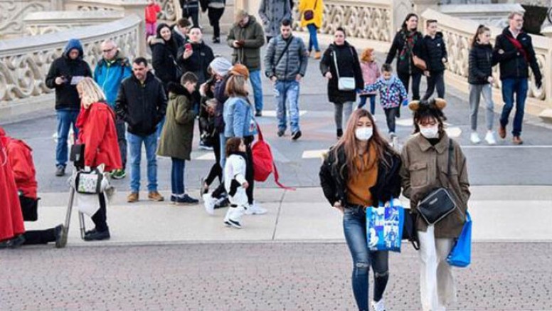 Fransa'da kapalı alanlarda maske ve aşı kartı zorunluluğu kaldırıldı 