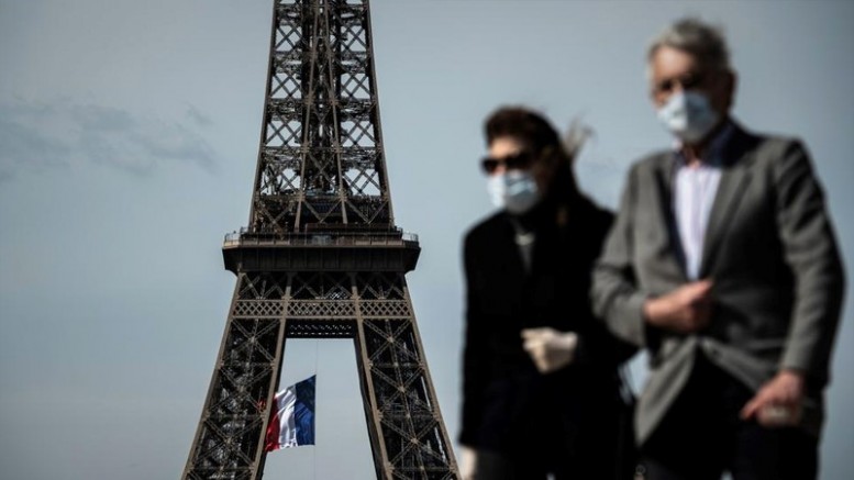 Fransa’nın başkenti Paris’te açık alanlarda maske takma zorunluluğu başlıyor!