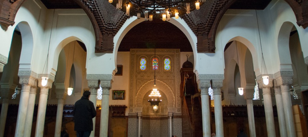 Fransa radikalizmi barındıran 21 camiyi kapattı