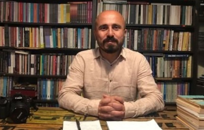 Gazeteci Sezgin Kartal sabah polis tarafında gözaltına alındı