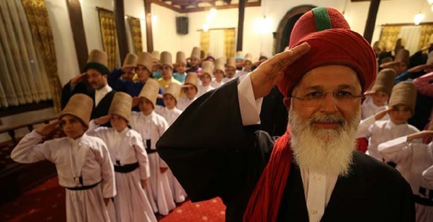 Geçinemiyorum diyenlerin maaşlarını düşürmek sünnettir diyen bu şarlatanın yaşantısına bir bakalım 