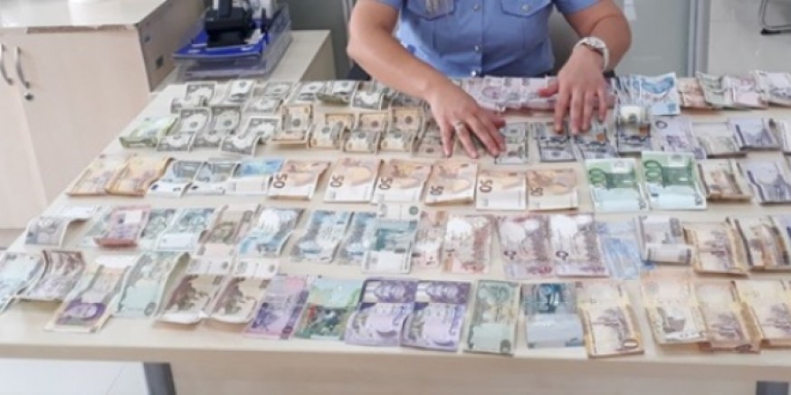 Genoa Havalimanı Dış Hatlar Gümrüğü yüklü miktarda döviz ve sikke yakalandı