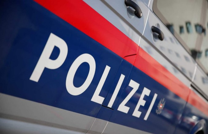 Graz'da bıçaklı saldırı: Polis memurlarına bıçakla sadırdan şahıs vurularak durduruldu