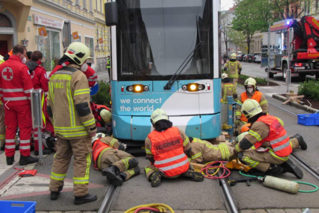 Graz'da Bisikletiyle tramvayın altında kalan bir kişi ağır yaralandı