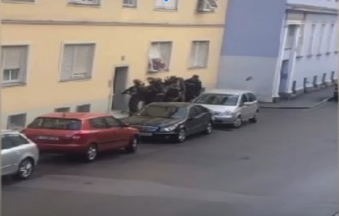 Graz-Lende silah sesleri: Polis bir eve operasyon düzenledi (VİDEO)