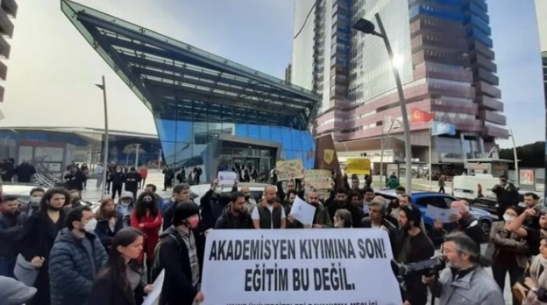 Hak aramak suç oldu: Nişantaşı’nda 40 akademisyen ‘güvenlik eşliğinde’ işten çıkarıldı 