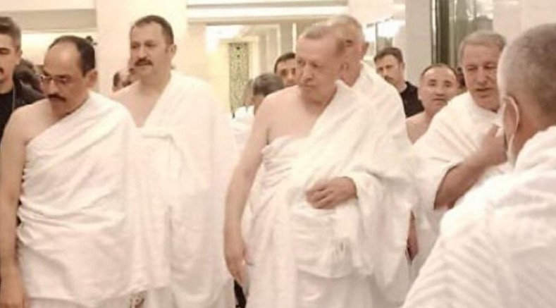 Halk ekmek için kuyrukta, Erdoğan ve Ahalisi umrede  