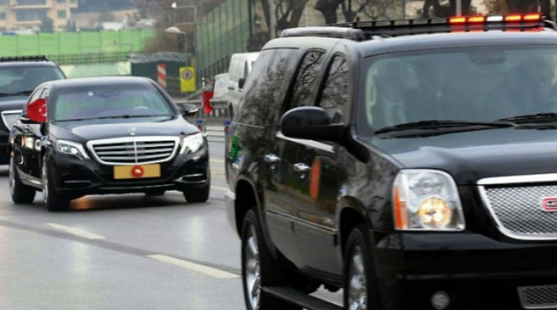 Halk geçim derdinde Saray 14 yeni lüks araç daha alıyor 