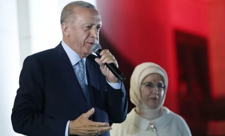 Halk saraya hizmetkâr olmayı seviyor 