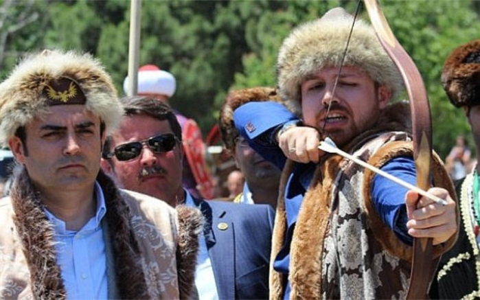 Halkın 1 kilo kıyma için saatlerce kuyruk beklediği ülkemizde, AKP'li Belediyeler okçuluk için 102,1 milyon TL harcamış 