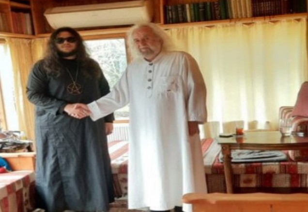  Hasan Mezarcı'nın satanist bir rahiple buluşması sosyal medyada gündem oldu