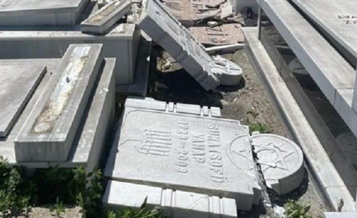 Hasköy Mezarlığı’nda Yahudi mezarlarına çirkin saldırı