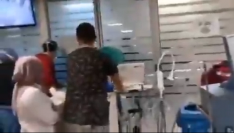 Hasta yakınları sağlık çalışanlarına saldırdı