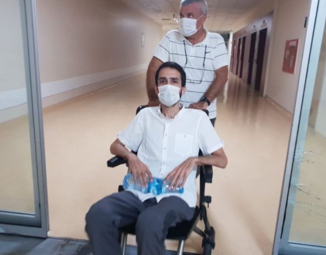 Hastanedeki hücresinden çıkarılan Aytaç Ünsal, hepinizi çok seviyorum dedi (VİDEO)
