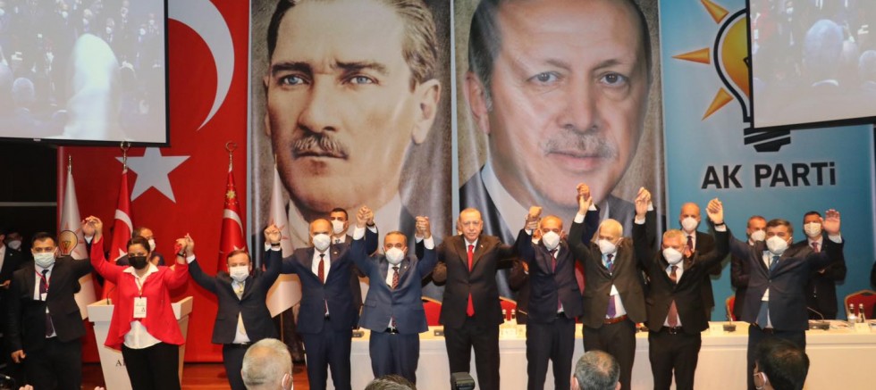 HDP’den istifa eden Dicle İlçe Belediye Başkanı AKP’ye katıldı