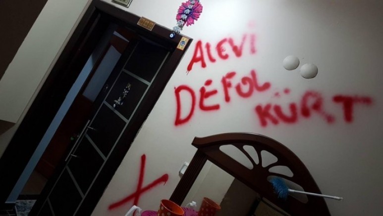 HDP Örnek Mahalle Temsilciliğinde görevli, Sezer Öztürk’ün evinin duvarına ırkçı yazılama